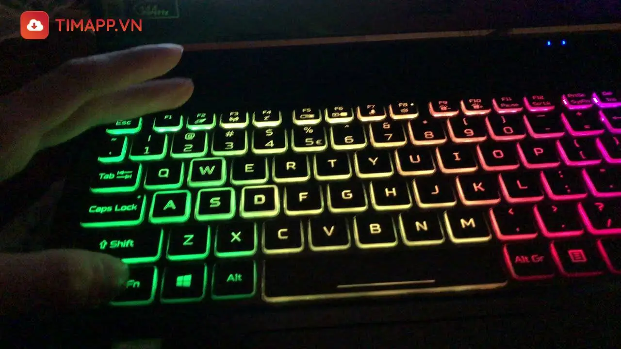 Đèn đổi màu từng phím và cách bật đèn bàn phím laptop