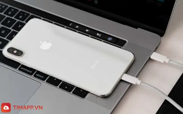 cách kết nối iPhone với MacBook qua cáp sạc USB