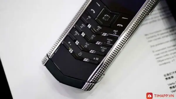 Vertu Signature V Pure Silver Clous De Paris - điện thoại Vertu đắt nhất thế giới 