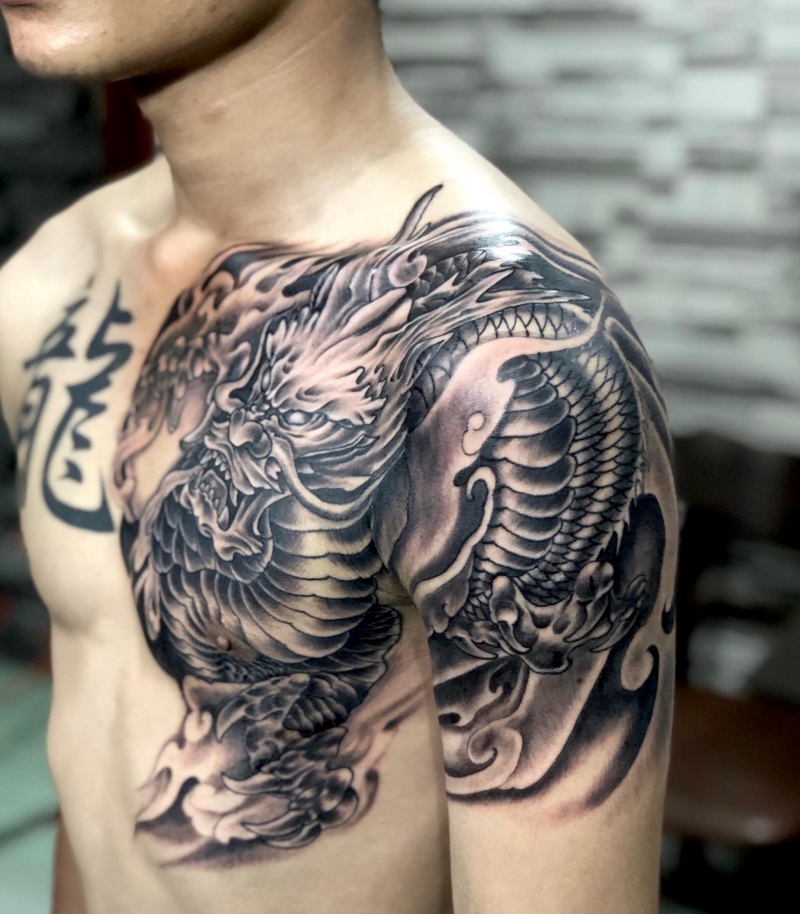 Hình xăm bả vai mạnh mẽ cho nam