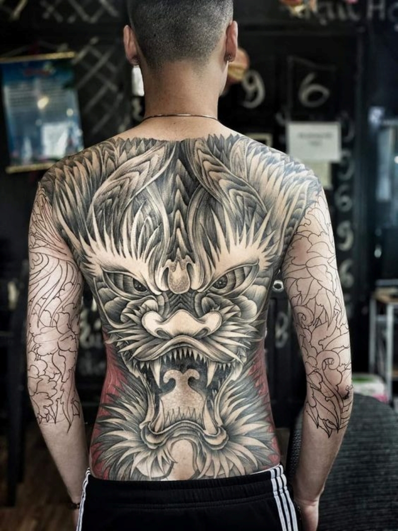 Hình xăm đẹp kín lưng cho nam