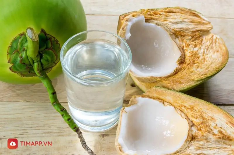 Những lưu ý khi uống nước dừa thường xuyên